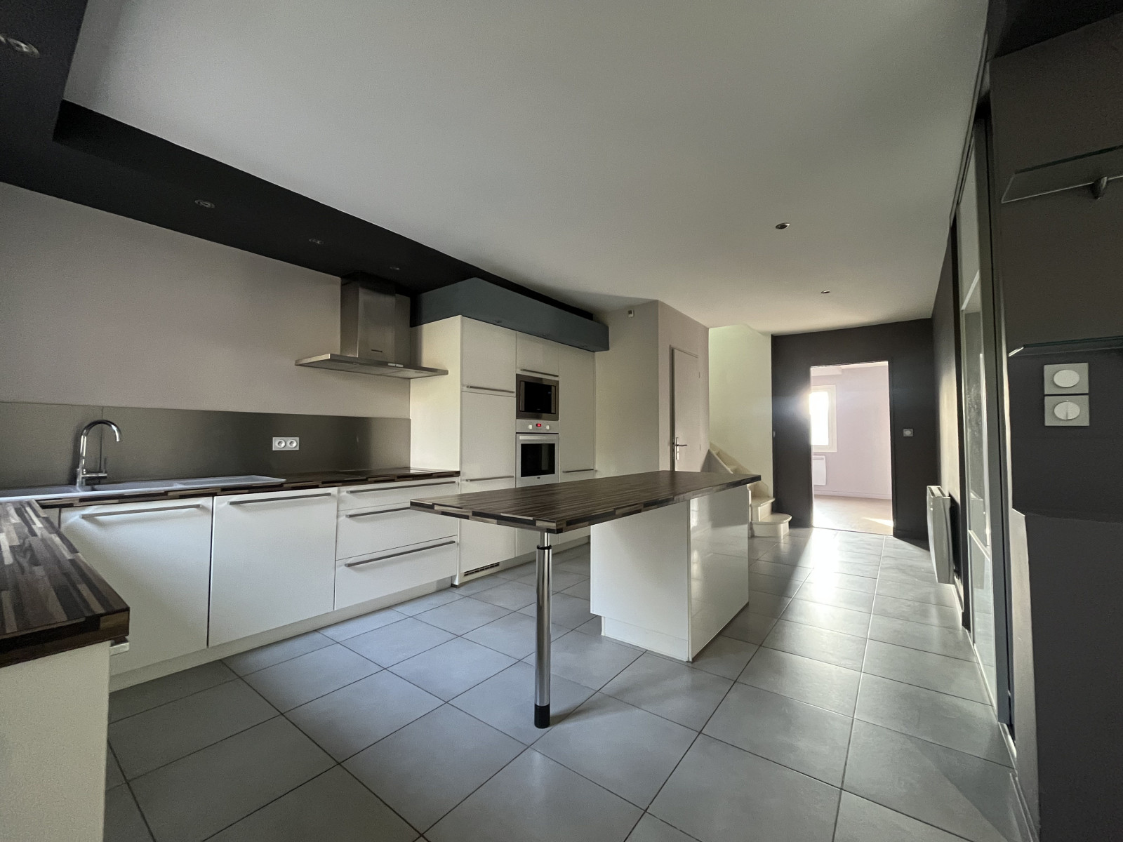 
                                                Vente
                                                 Maison à vendre sur Ecully