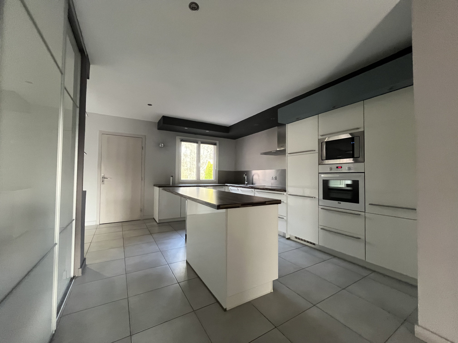 
                                                Vente
                                                 Maison à vendre sur Ecully