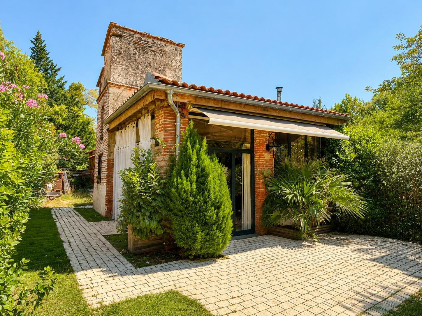 
                                                Vente
                                                 Maison ancienne eénovée 7 pièces au calme