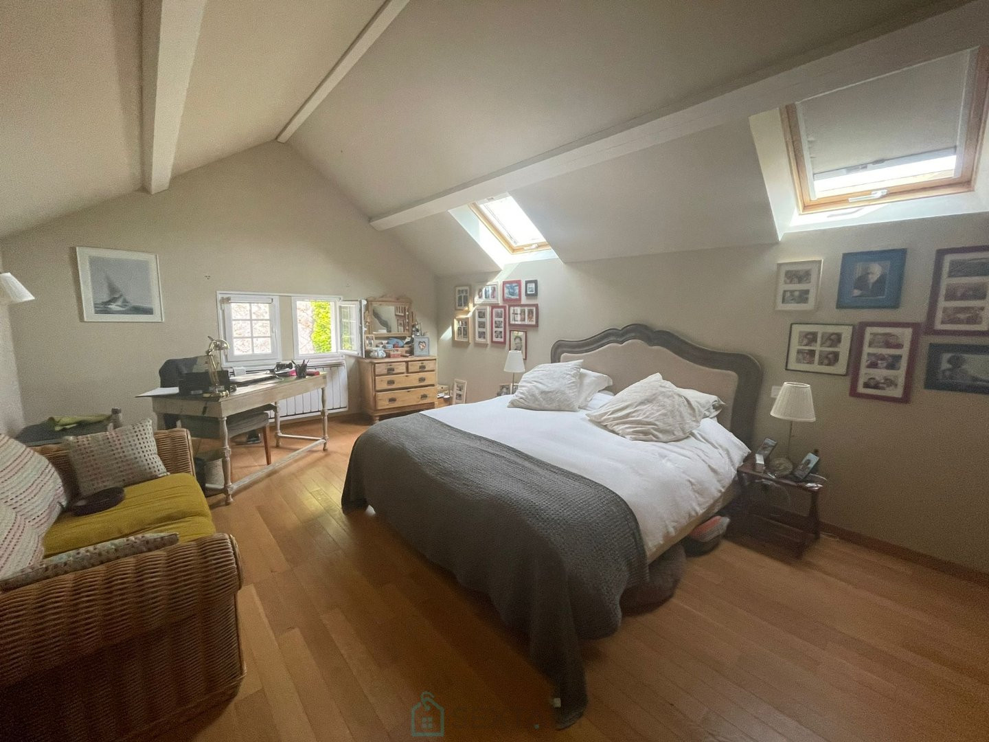 
                                                Vente
                                                 Maison atypique au cur d'un village de l'Oise Normande 