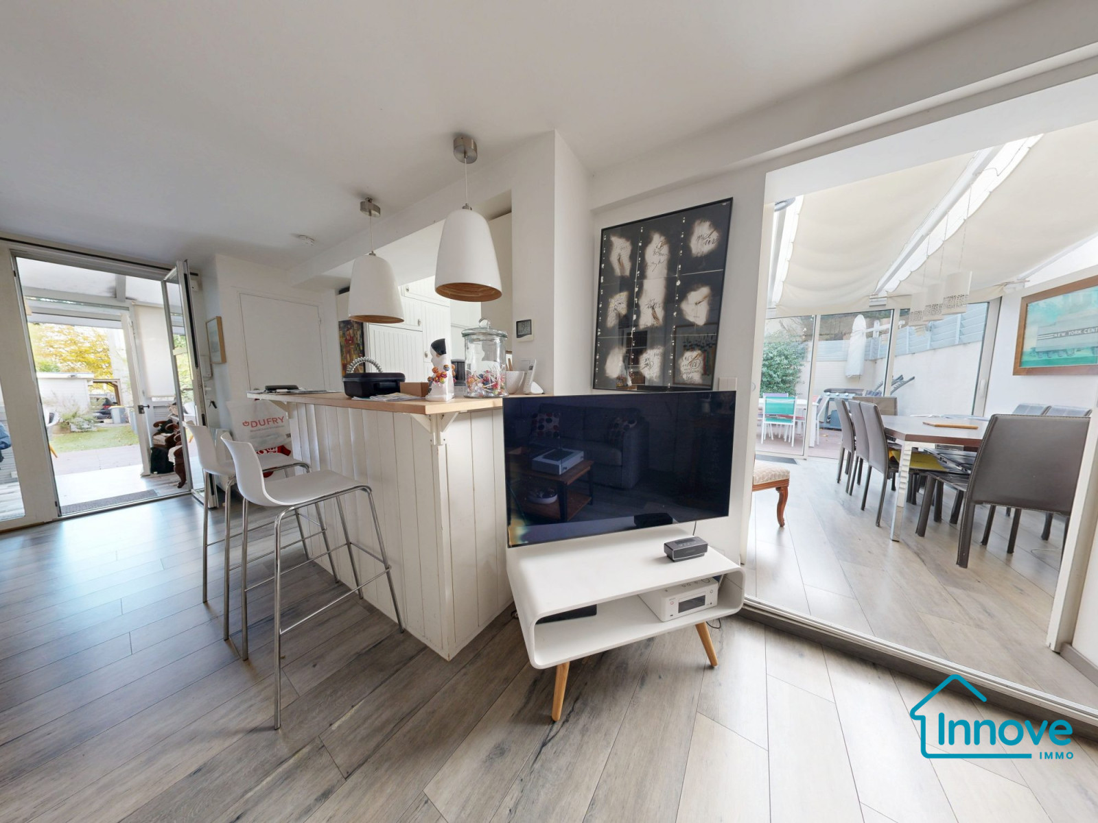 
                                                Vente
                                                 Maison atypique au charme de villégiature - Garches