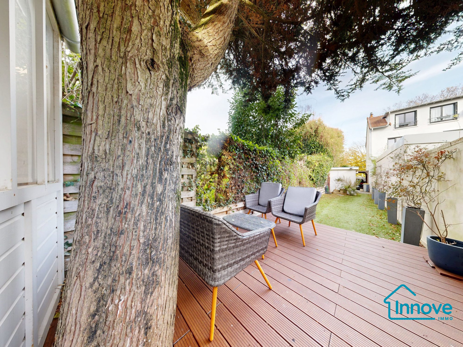 
                                                Vente
                                                 Maison atypique au charme de villégiature - Garches