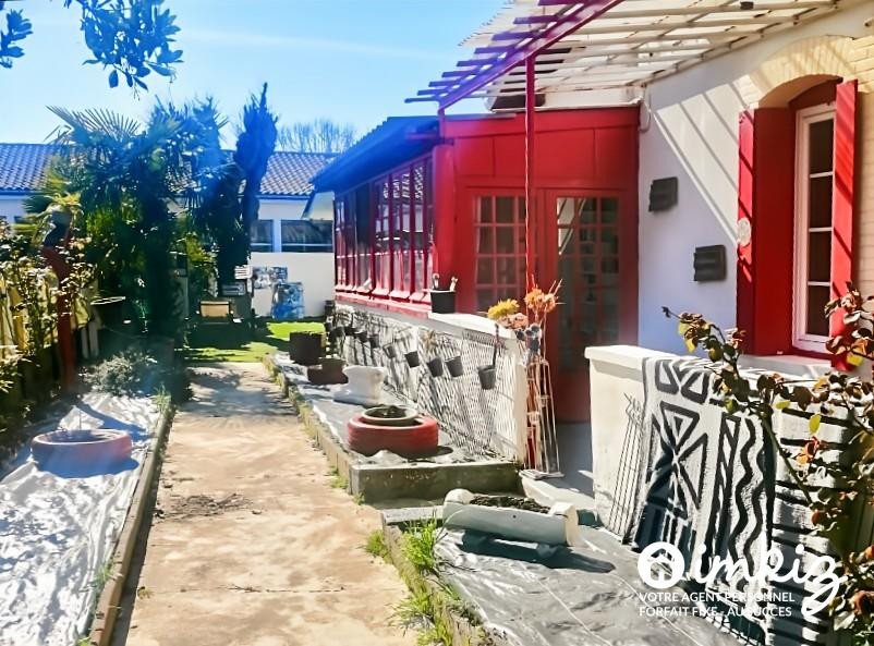 
                                                Vente
                                                 Maison atypique avec véranda et jardin