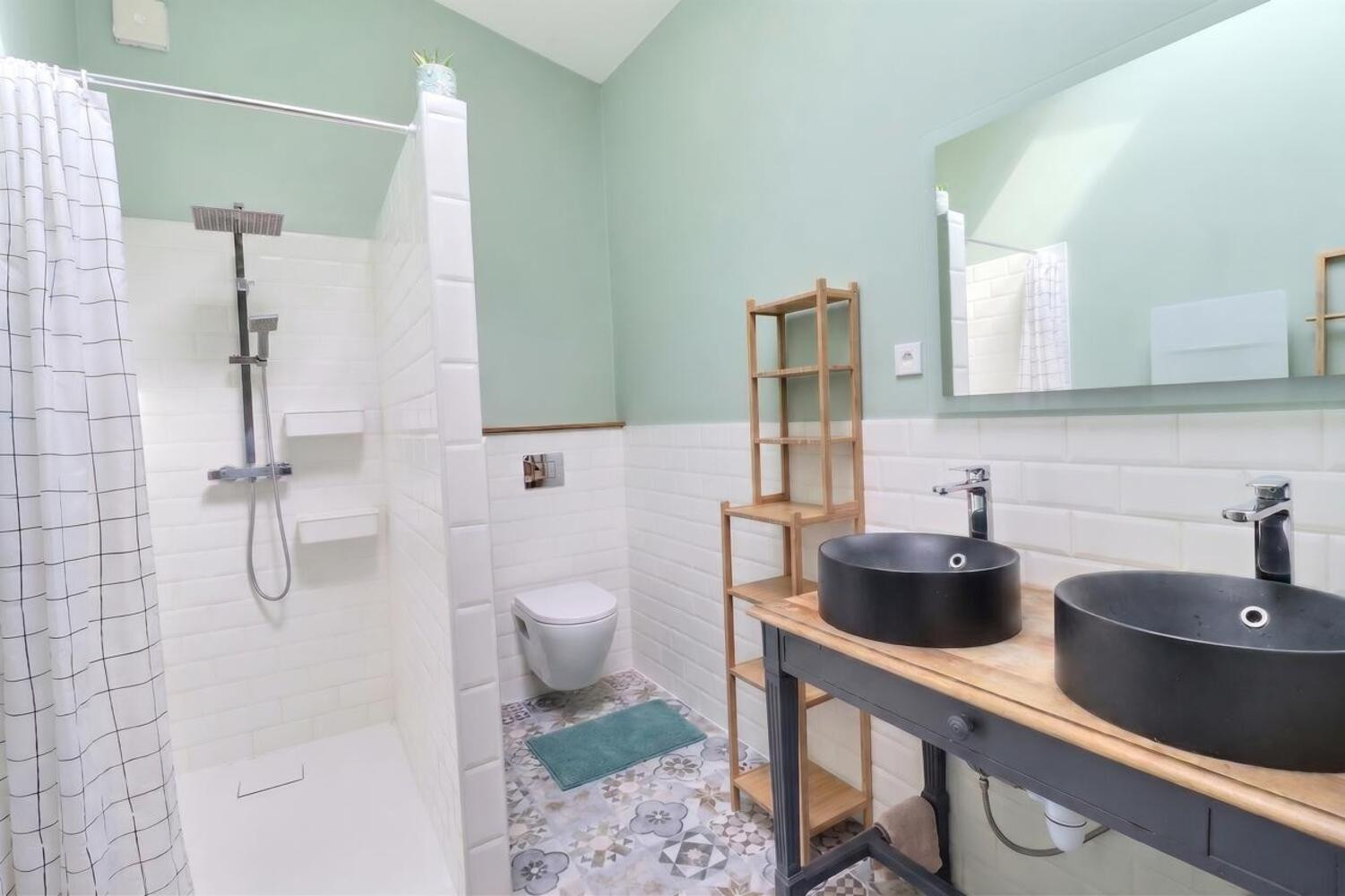 
                                                Vente
                                                 Maison atypique dans le centre de Langon