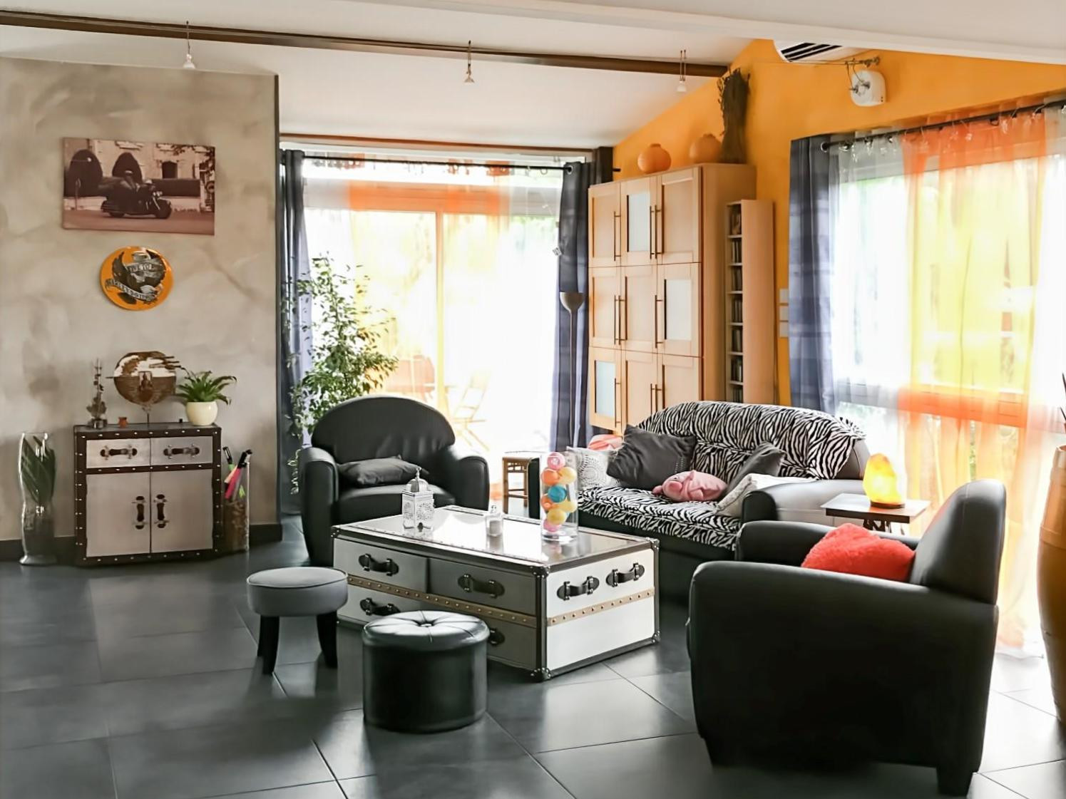 
                                                Vente
                                                 Maison atypique grand volume