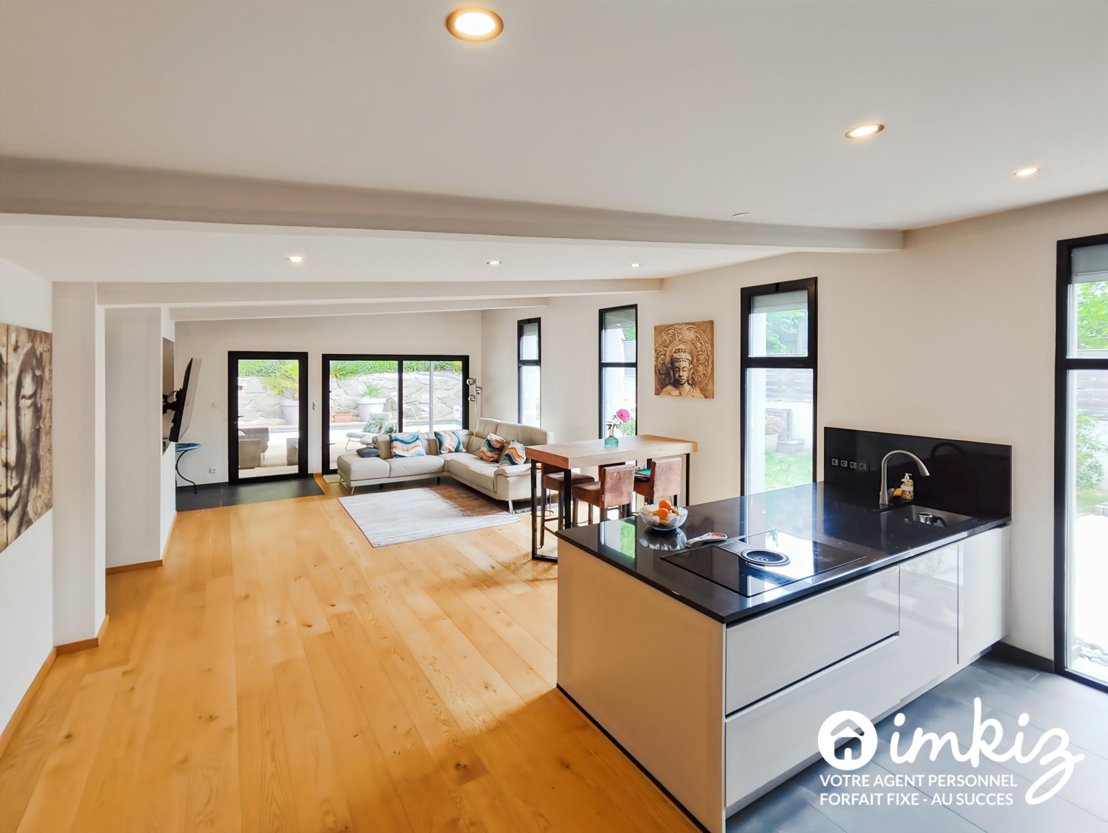 
                                                Vente
                                                 Maison atypique, luminosité + piscine