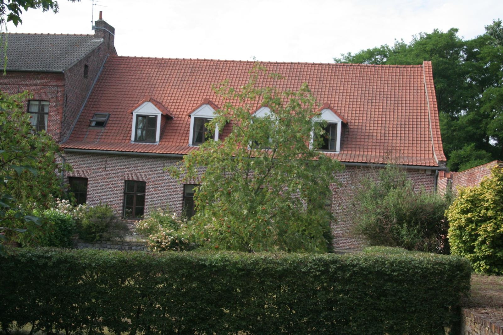 
                                                Location
                                                 Maison au calme 350m2, grand séjour 120m2 , jardin