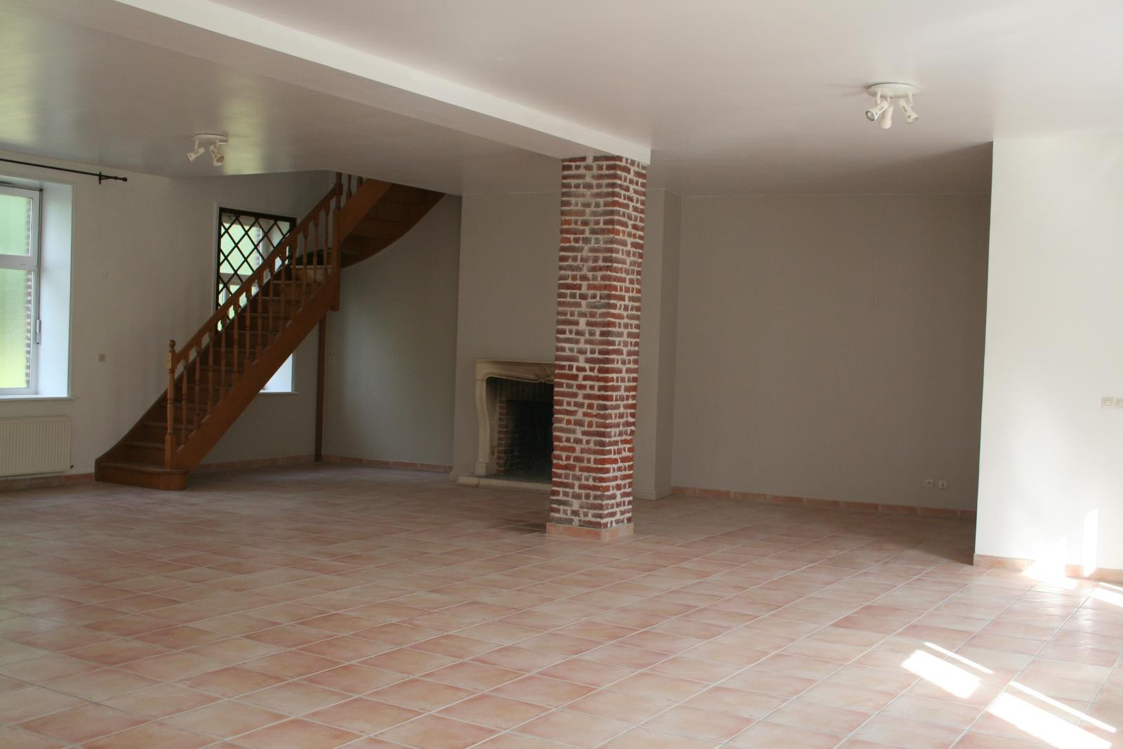 
                                                Location
                                                 Maison au calme 350m2, grand séjour 120m2 , jardin