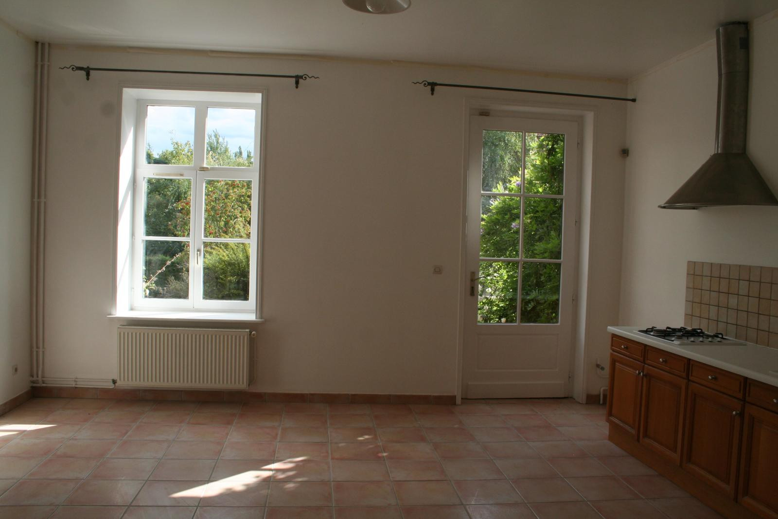 
                                                Location
                                                 Maison au calme 350m2, grand séjour 120m2 , jardin