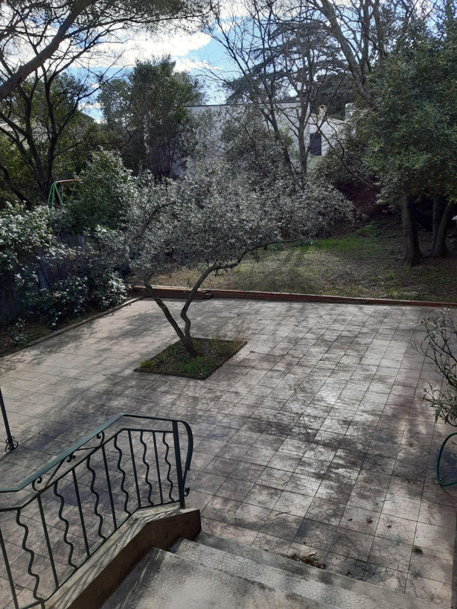 
                                                Location
                                                 Maison au calme à 2 pas du centre ville