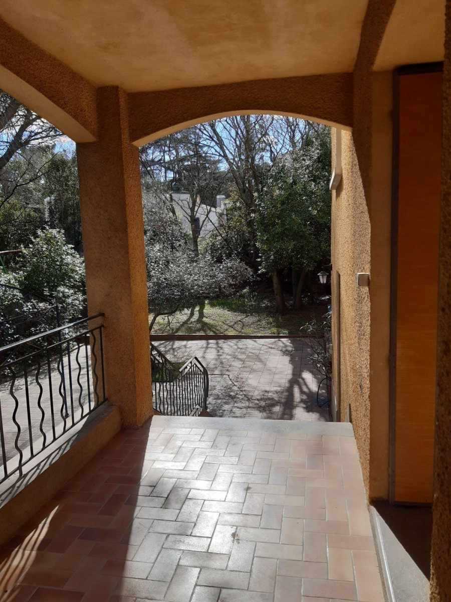 
                                                Location
                                                 Maison au calme à 2 pas du centre ville