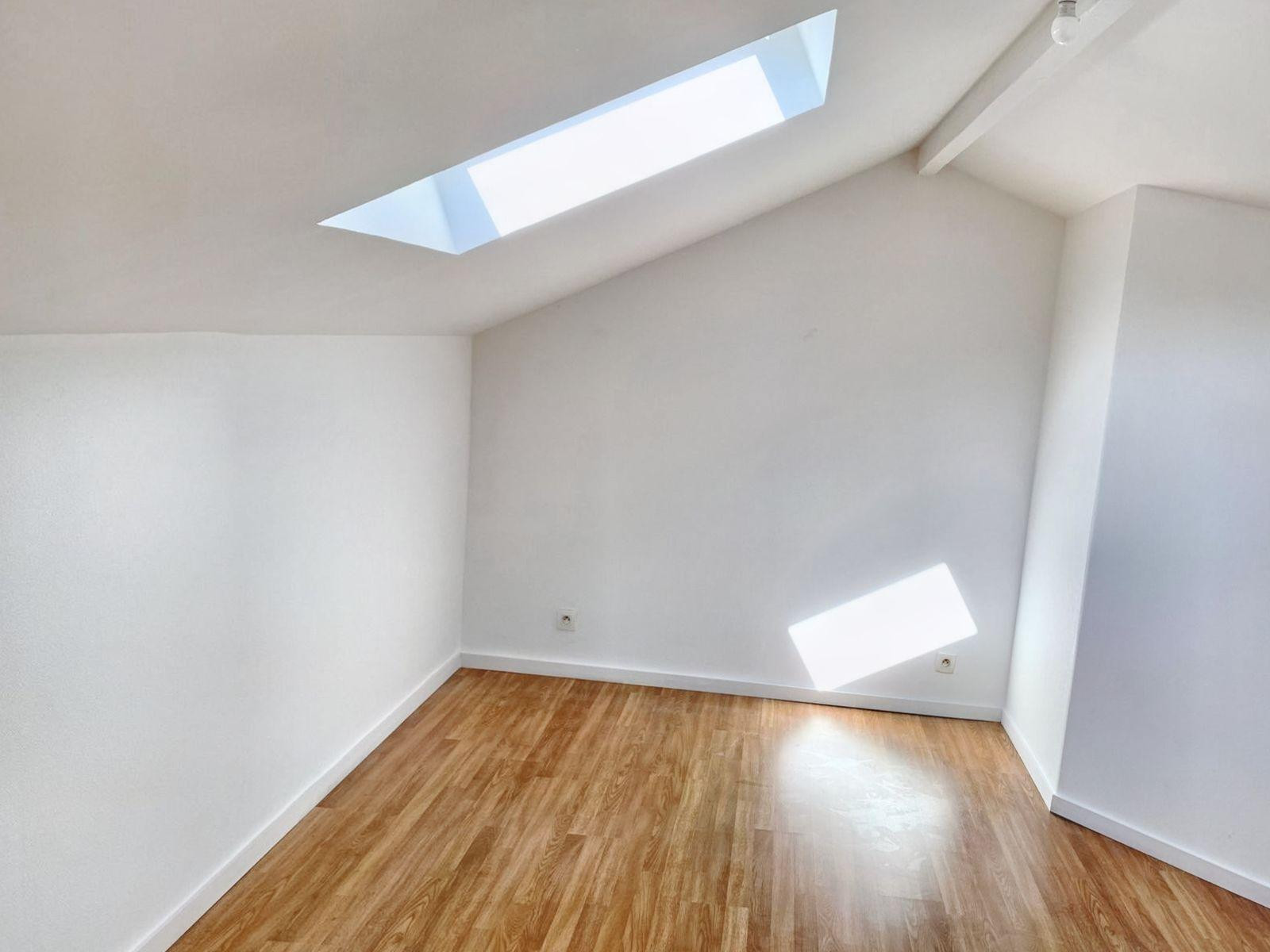
                                                Location
                                                 Maison au calme d'un quartier pavillonaire