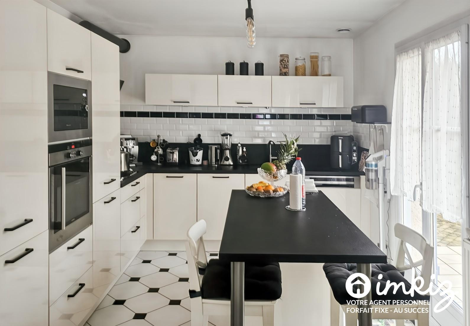 
                                                Vente
                                                 Maison au calme  proche commodités 4 pièces