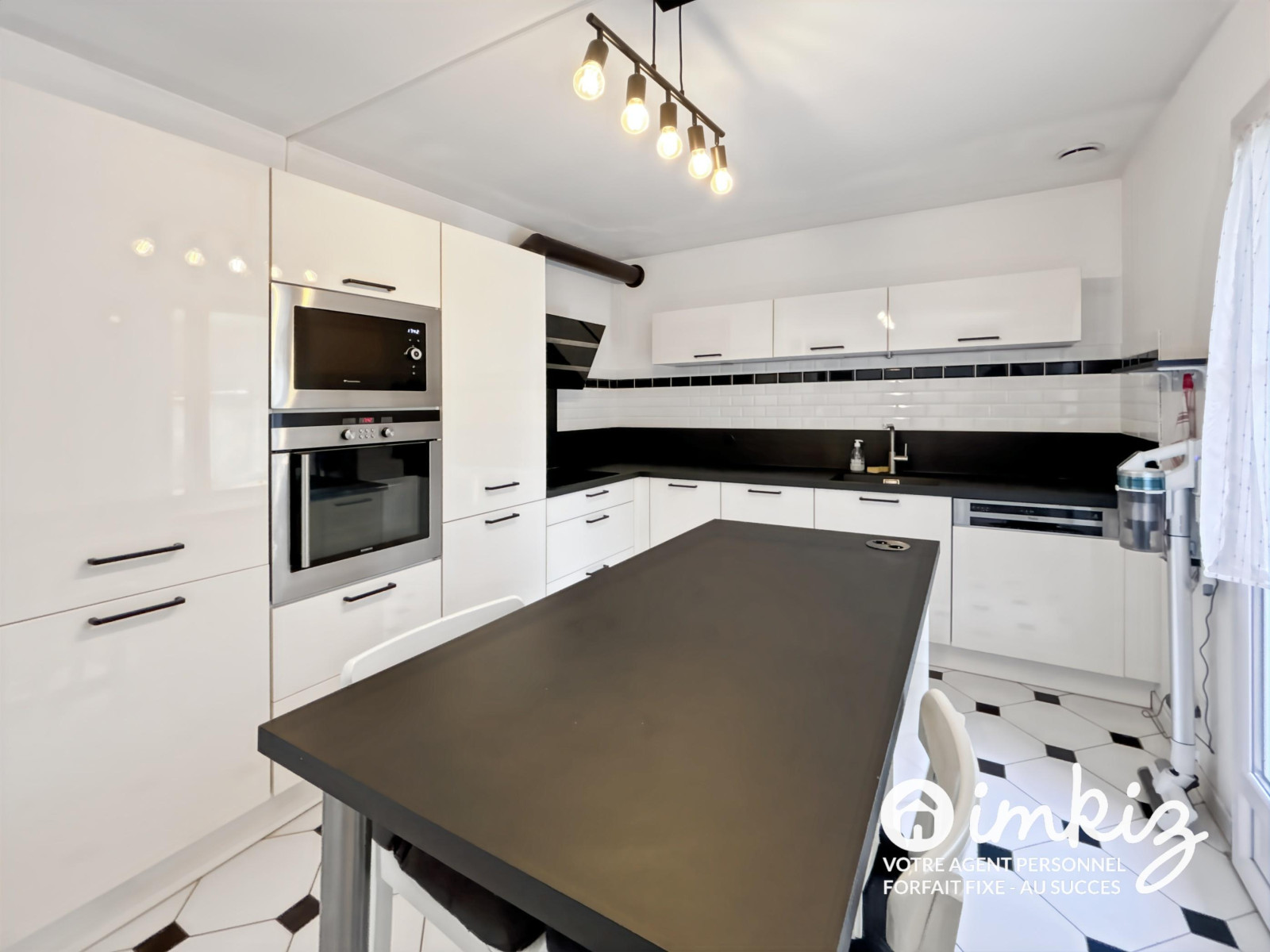 
                                                Vente
                                                 Maison au calme  proche commodités 4 pièces