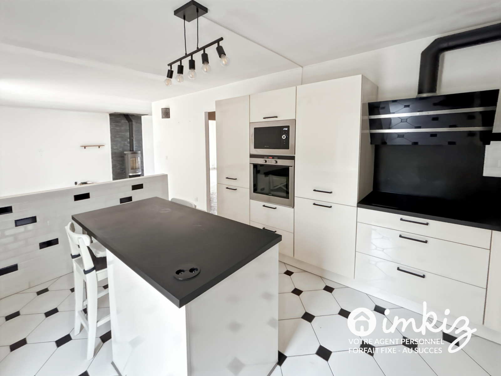 
                                                Vente
                                                 Maison au calme  proche commodités 4 pièces