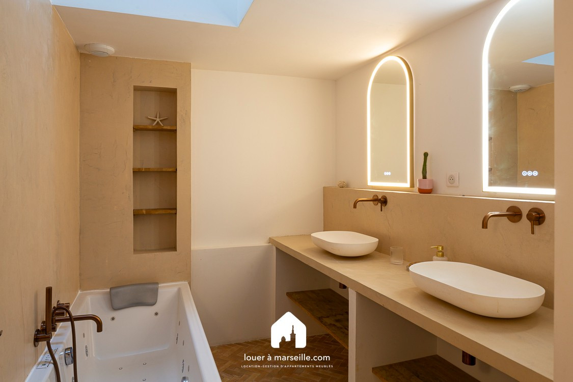 
                                                Location
                                                 MAISON AUREA