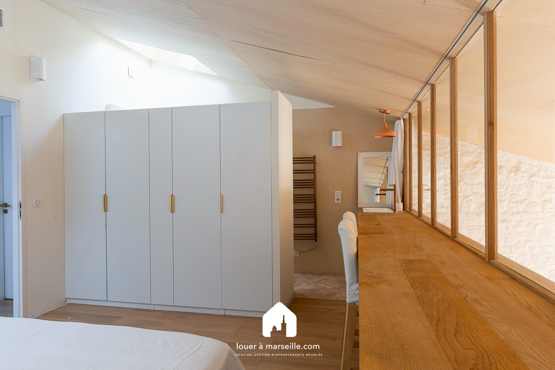 
                                                Location
                                                 MAISON AUREA