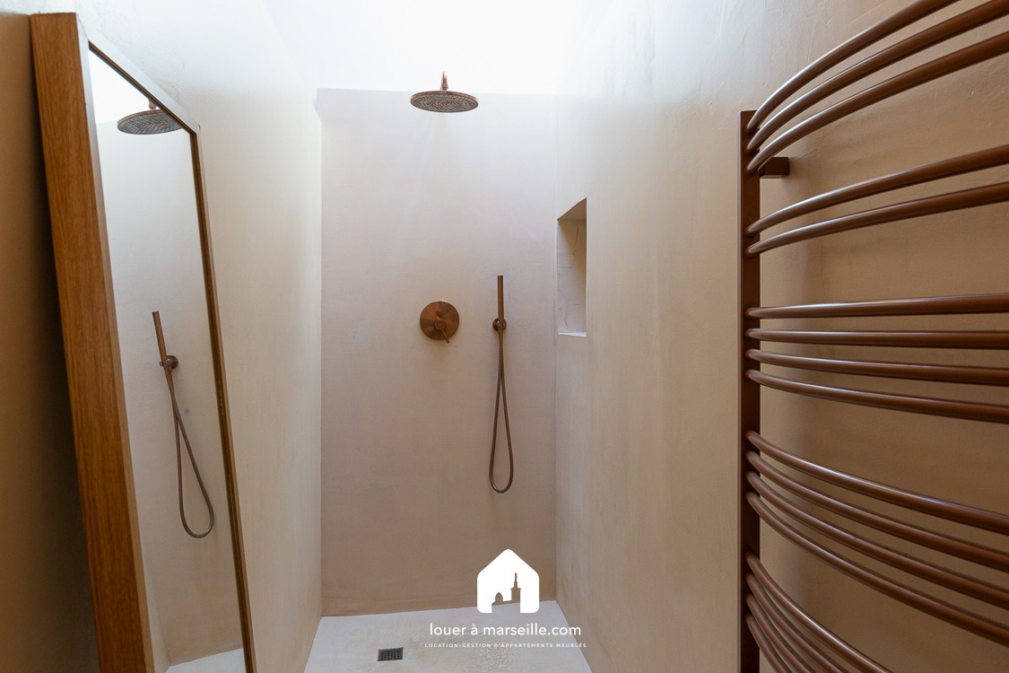 
                                                Location
                                                 MAISON AUREA