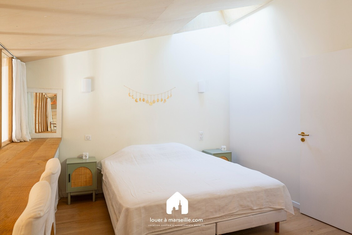 
                                                Location
                                                 MAISON AUREA