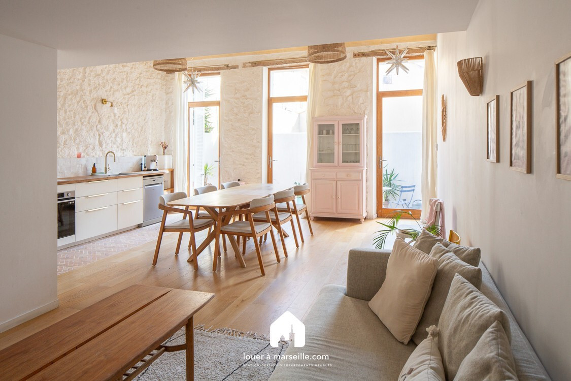 
                                                Location
                                                 MAISON AUREA