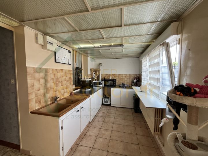 
                                                Location
                                                 Maison avec cour et garage
