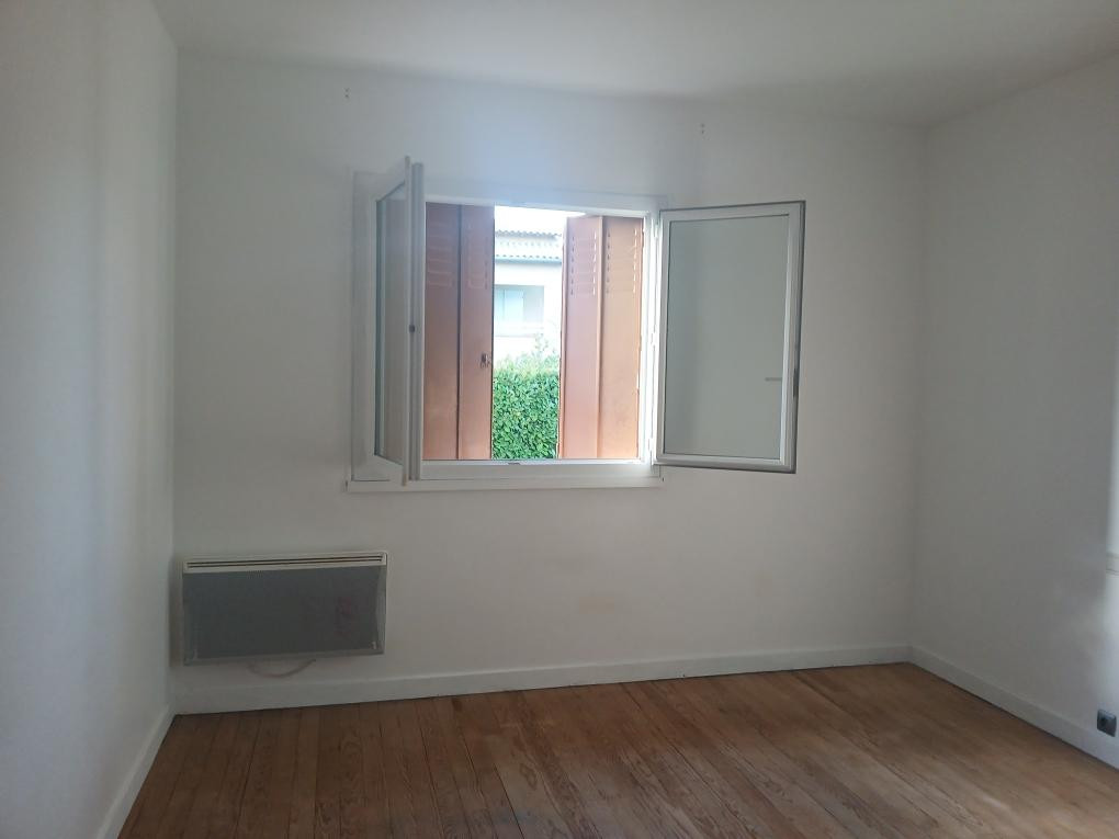 
                                                Location
                                                 Maison avec garage et terrain