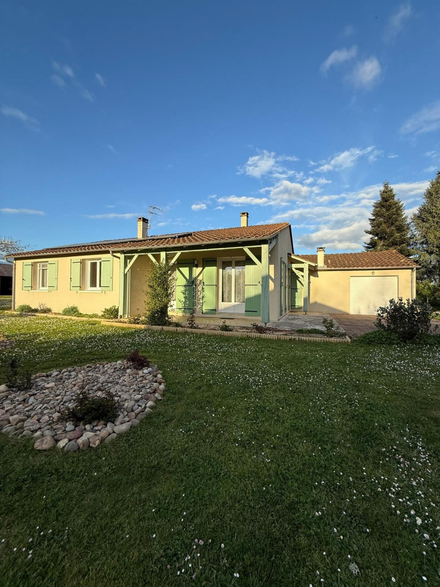 
                                                Vente
                                                 Maison avec grand terrain et dépendances