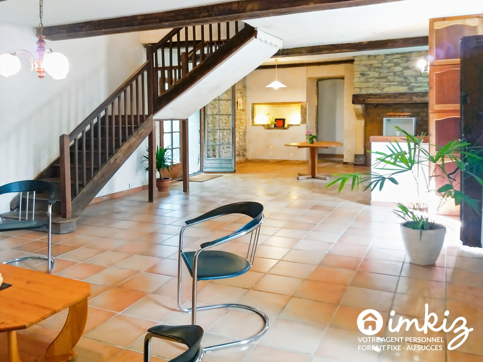 
                                                Vente
                                                 Maison avec jardins et grande dépendance