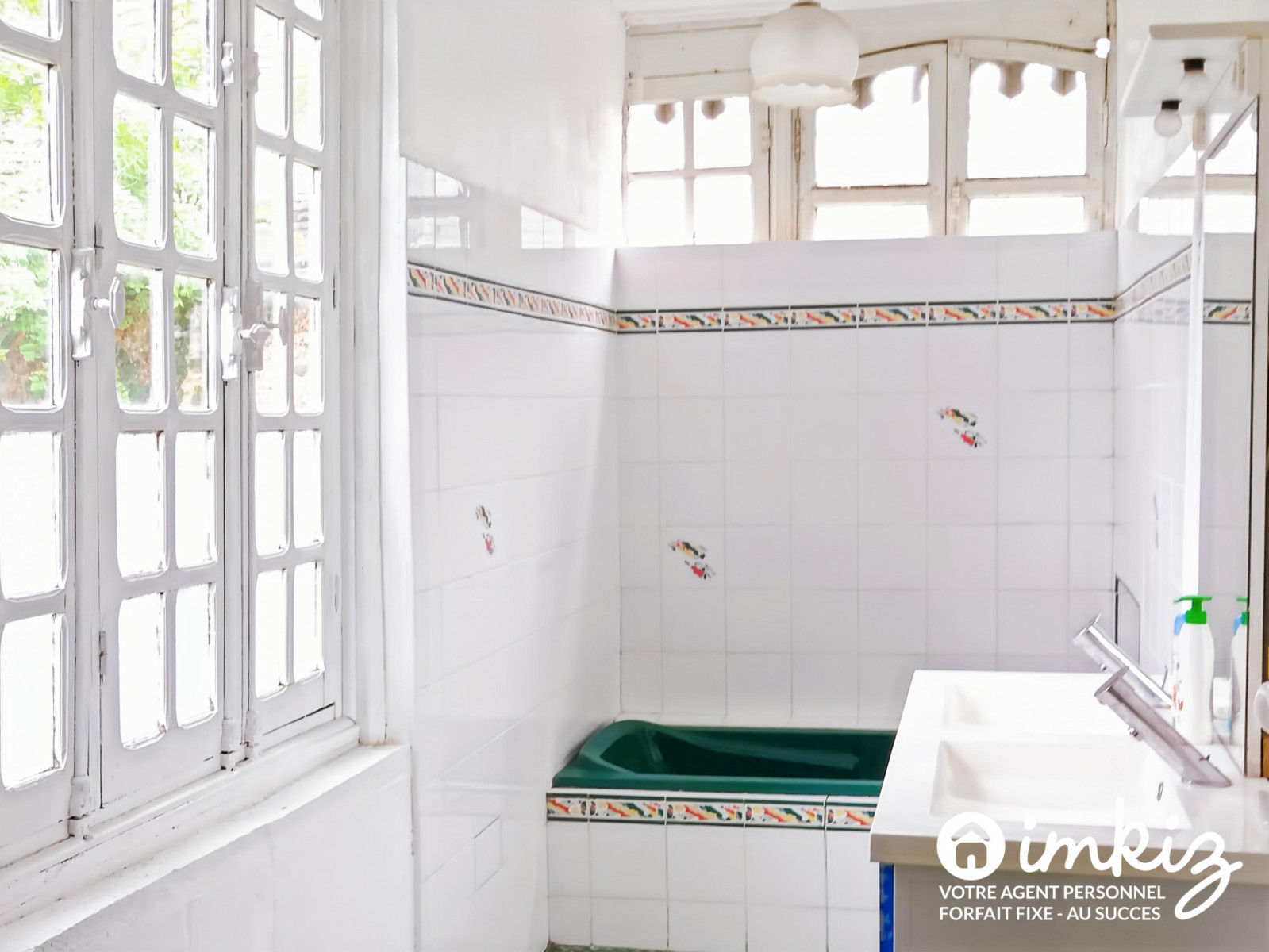 
                                                Vente
                                                 Maison avec jardins et grande dépendance