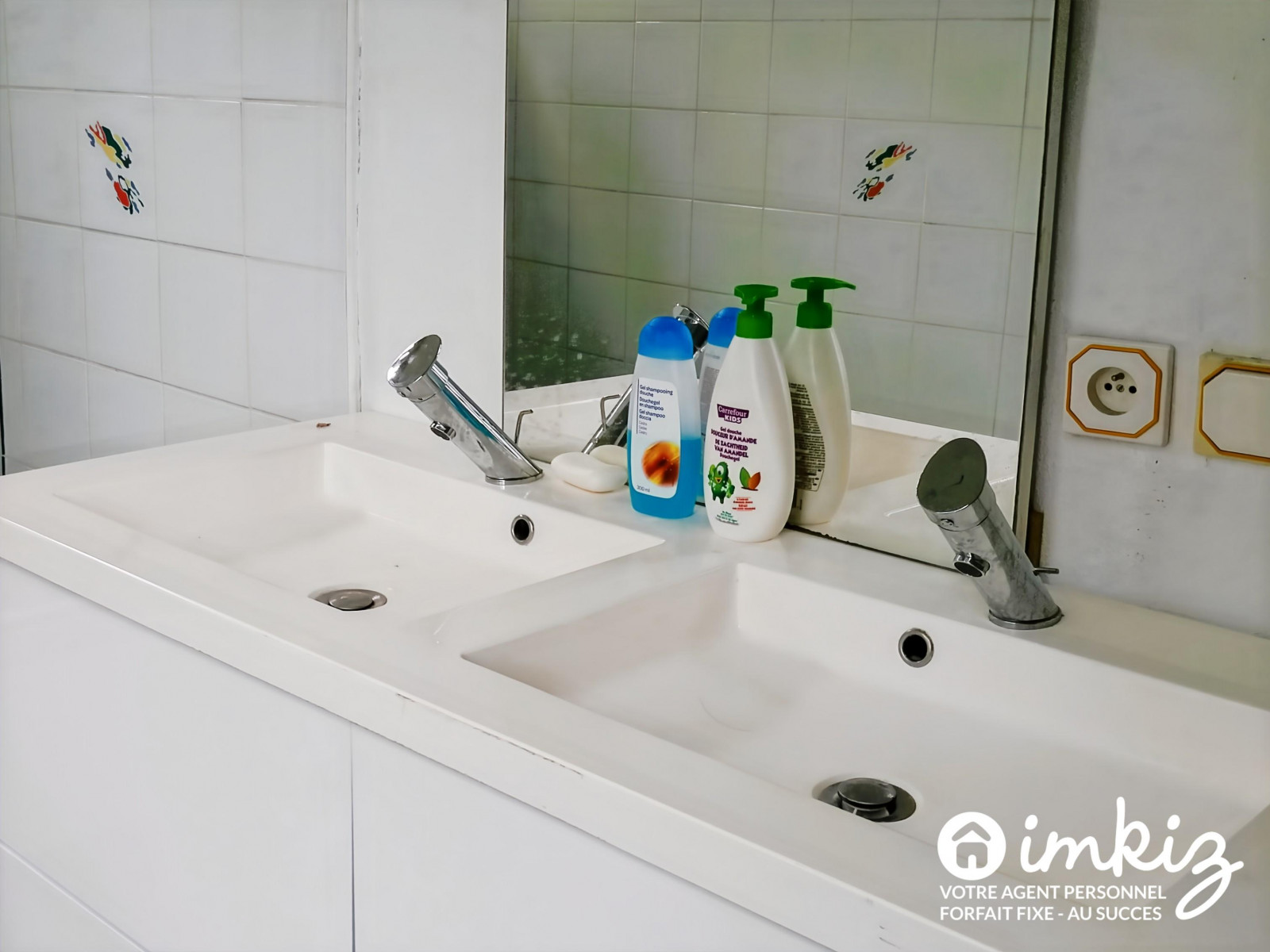 
                                                Vente
                                                 Maison avec jardins et grande dépendance