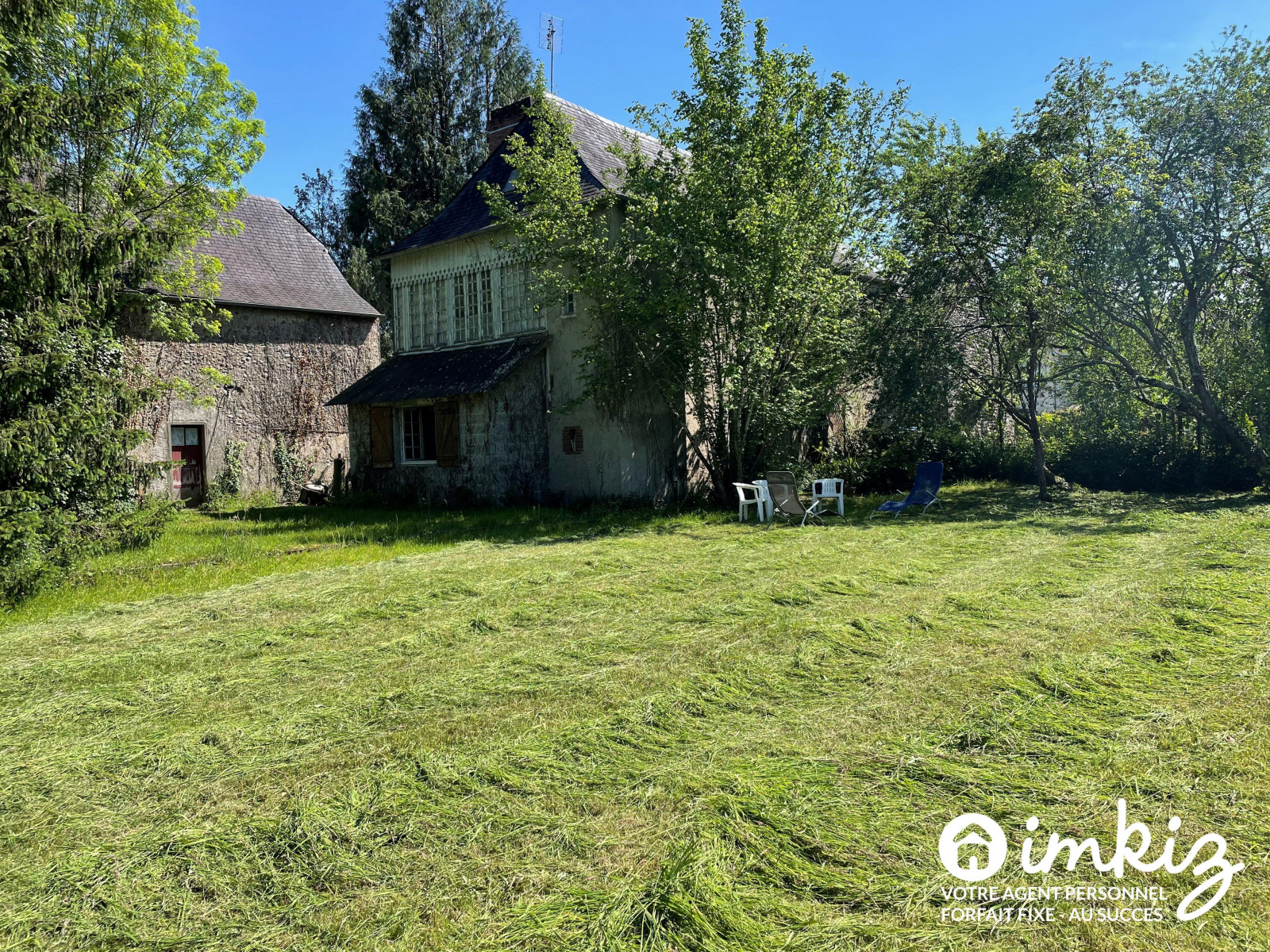 
                                                Vente
                                                 Maison avec jardins et grande dépendance