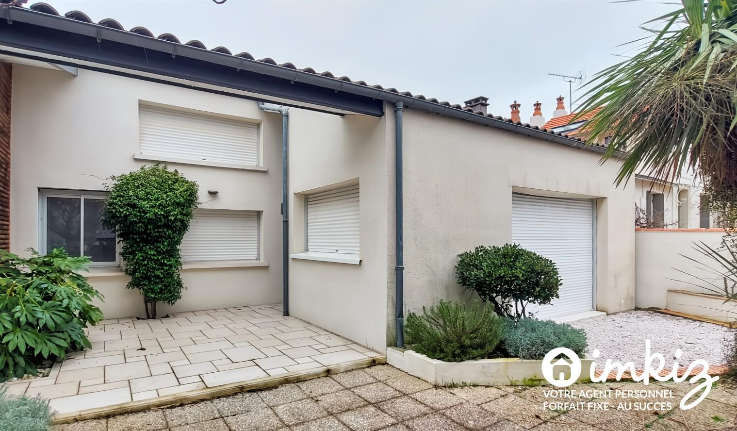 
                                                Vente
                                                 Maison avec patio et jardin