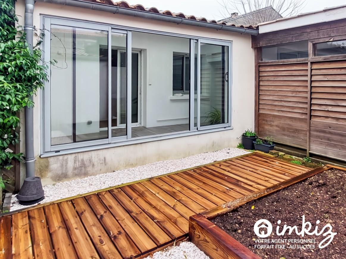 
                                                Vente
                                                 Maison avec patio et jardin