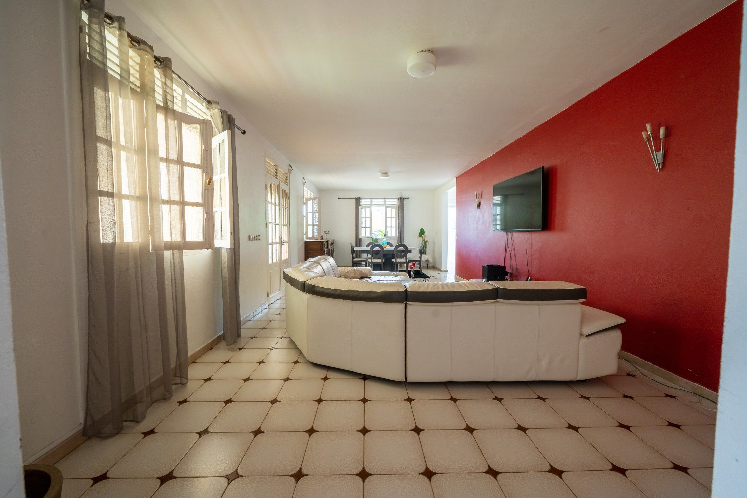 
                                                Vente
                                                 Maison avec piscine - 182 m² - Lamentin Guadeloupe