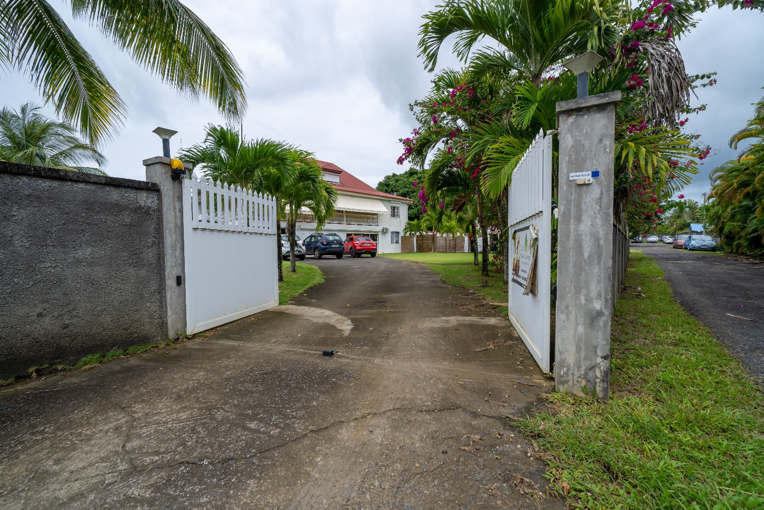 
                                                Vente
                                                 Maison avec piscine - 182 m² - Lamentin Guadeloupe