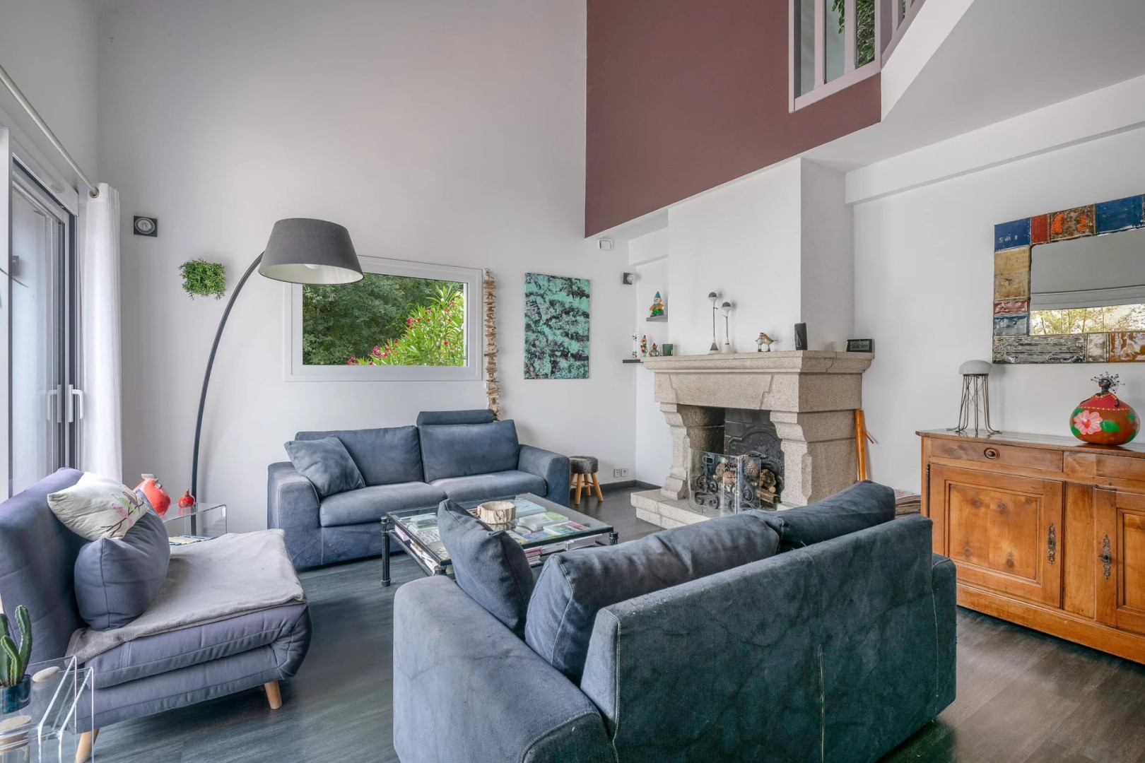 
                                                Vente
                                                 Maison avec piscine intérieure à Guérande - Proche de la Mer et des commodités