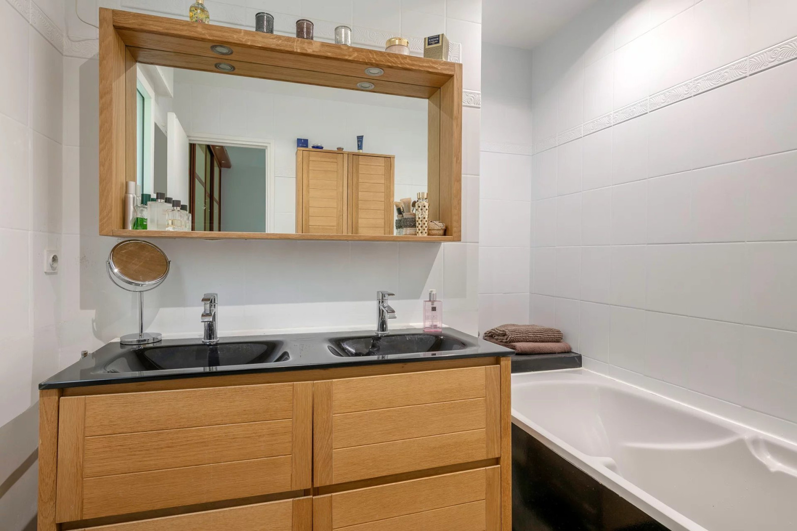 
                                                Vente
                                                 Maison avec piscine intérieure à Guérande - Proche de la Mer et des commodités