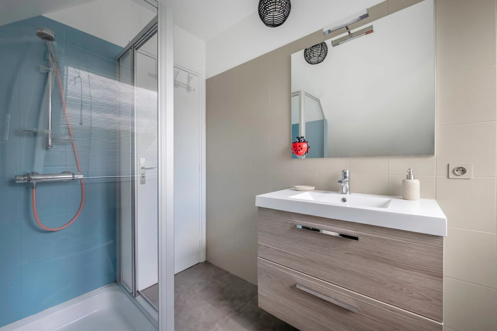 
                                                Vente
                                                 Maison avec piscine intérieure à Guérande - Proche de la Mer et des commodités