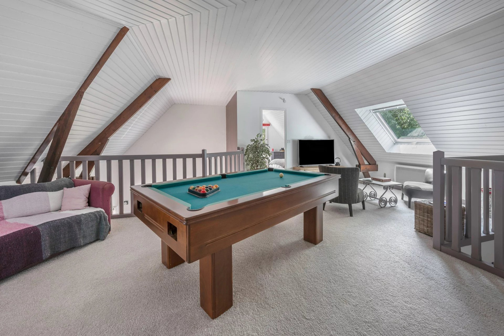 
                                                Vente
                                                 Maison avec piscine intérieure à Guérande - Proche de la Mer et des commodités