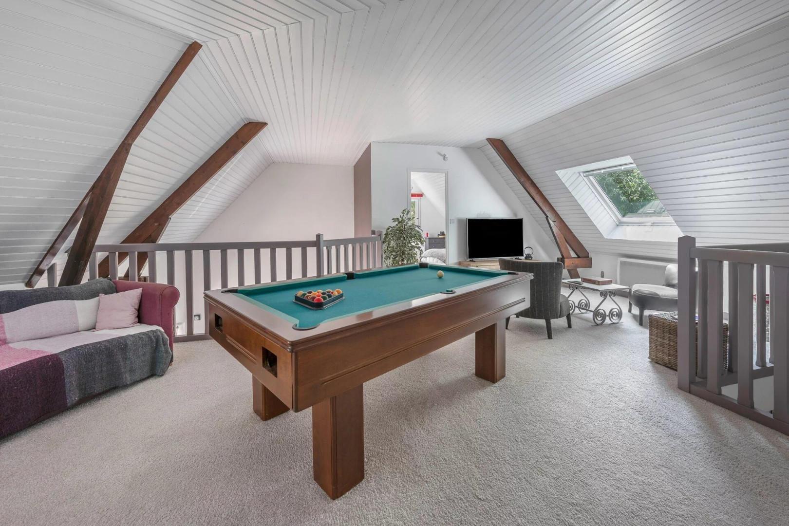 
                                                Vente
                                                 Maison avec piscine intérieure à Guérande - Proche de la Mer et des commodités