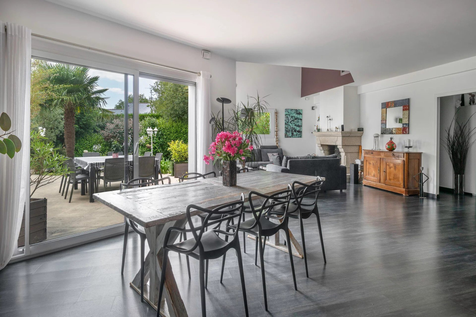 
                                                Vente
                                                 Maison avec piscine intérieure à Guérande - Proche de la Mer et des commodités