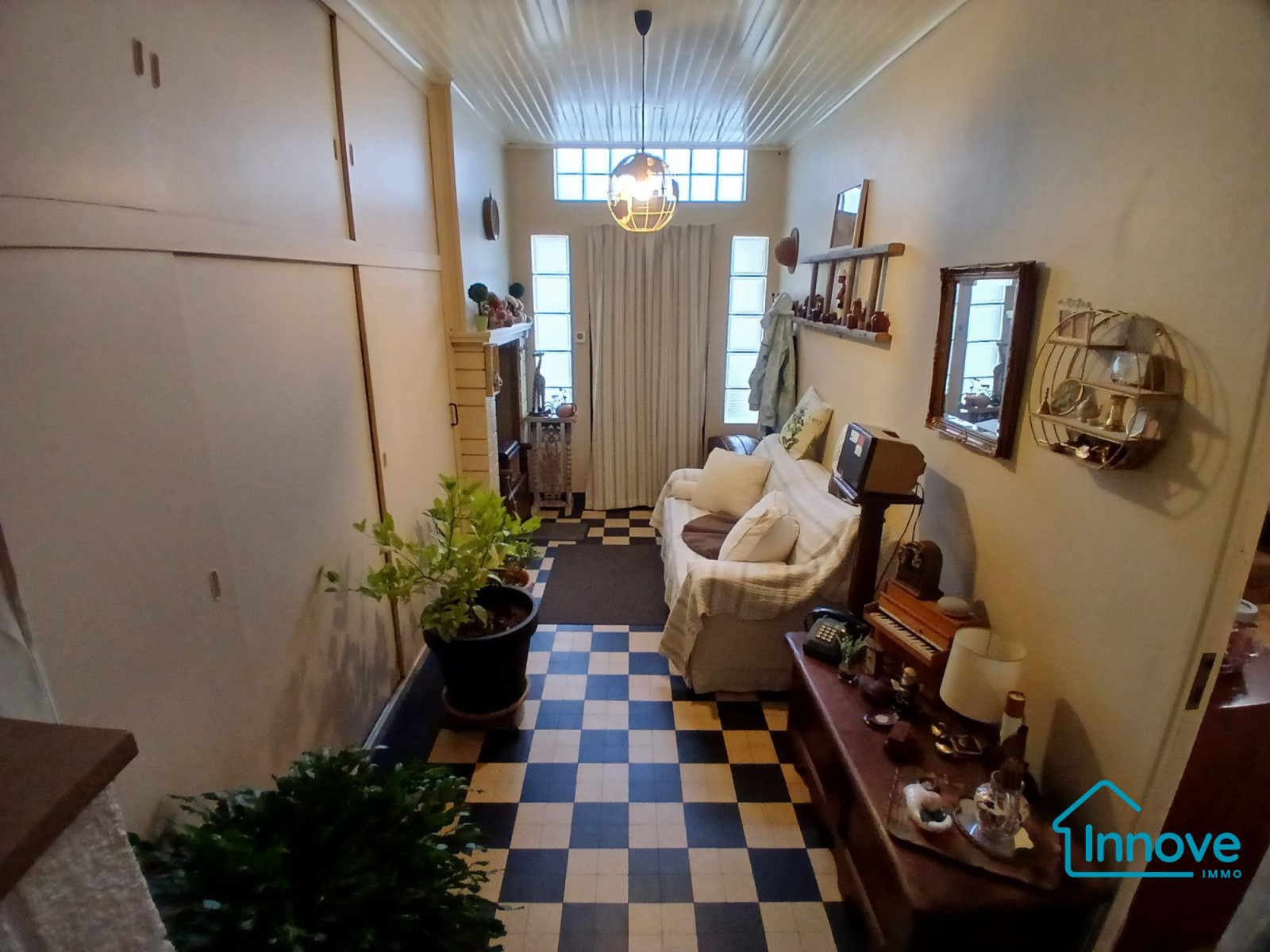 
                                                Vente
                                                 Maison avec potentiel d'agrandissement