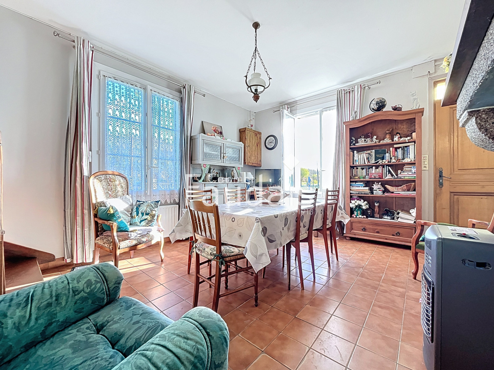 
                                                Vente
                                                 Maison avec potentiel d'agrandissement et grand terrain à 10