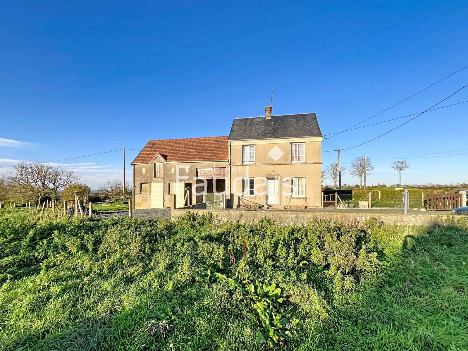 
                                                Vente
                                                 Maison avec potentiel d'agrandissement et grand terrain à 10