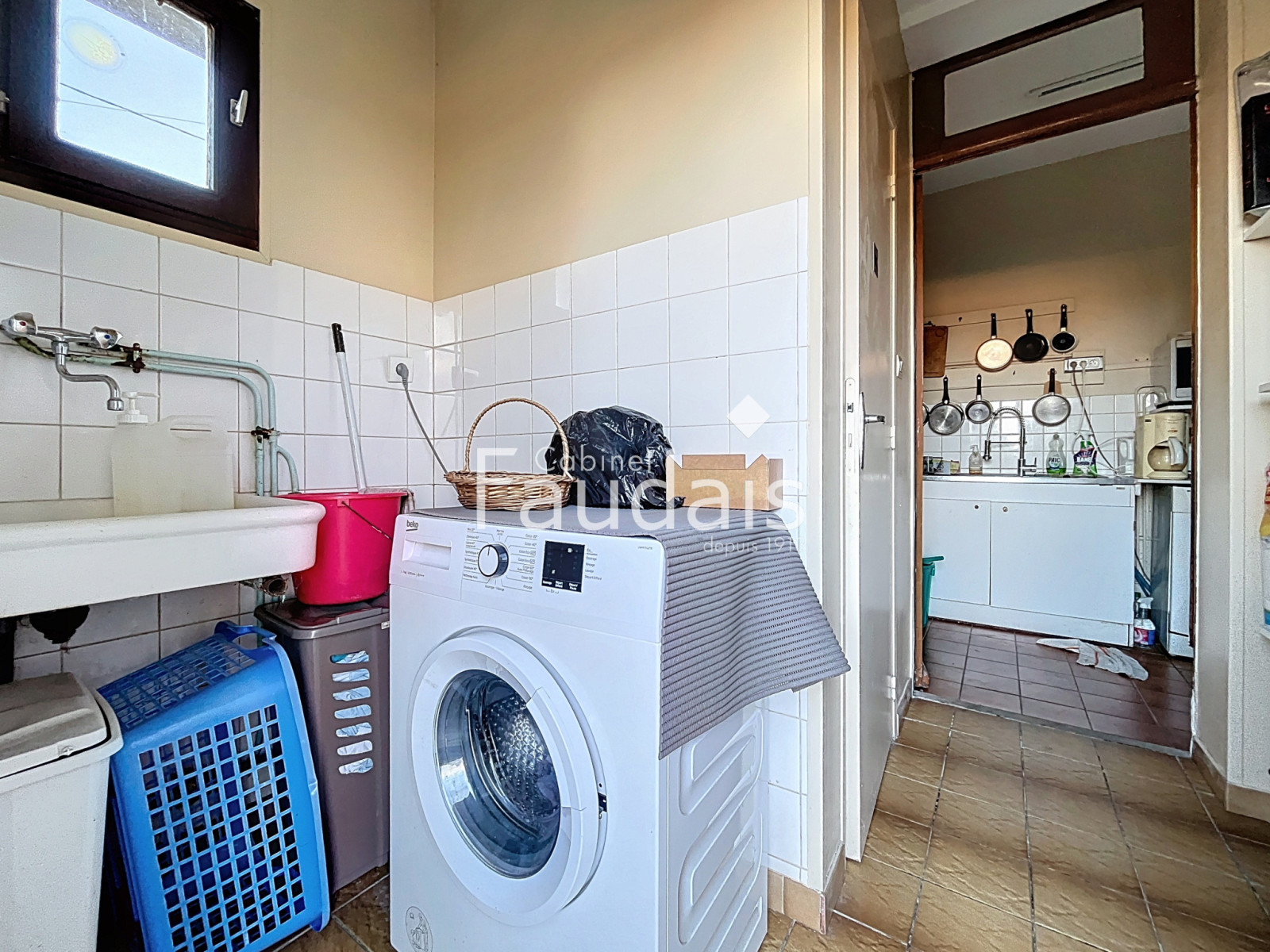 
                                                Vente
                                                 Maison avec potentiel d'agrandissement et grand terrain à 10