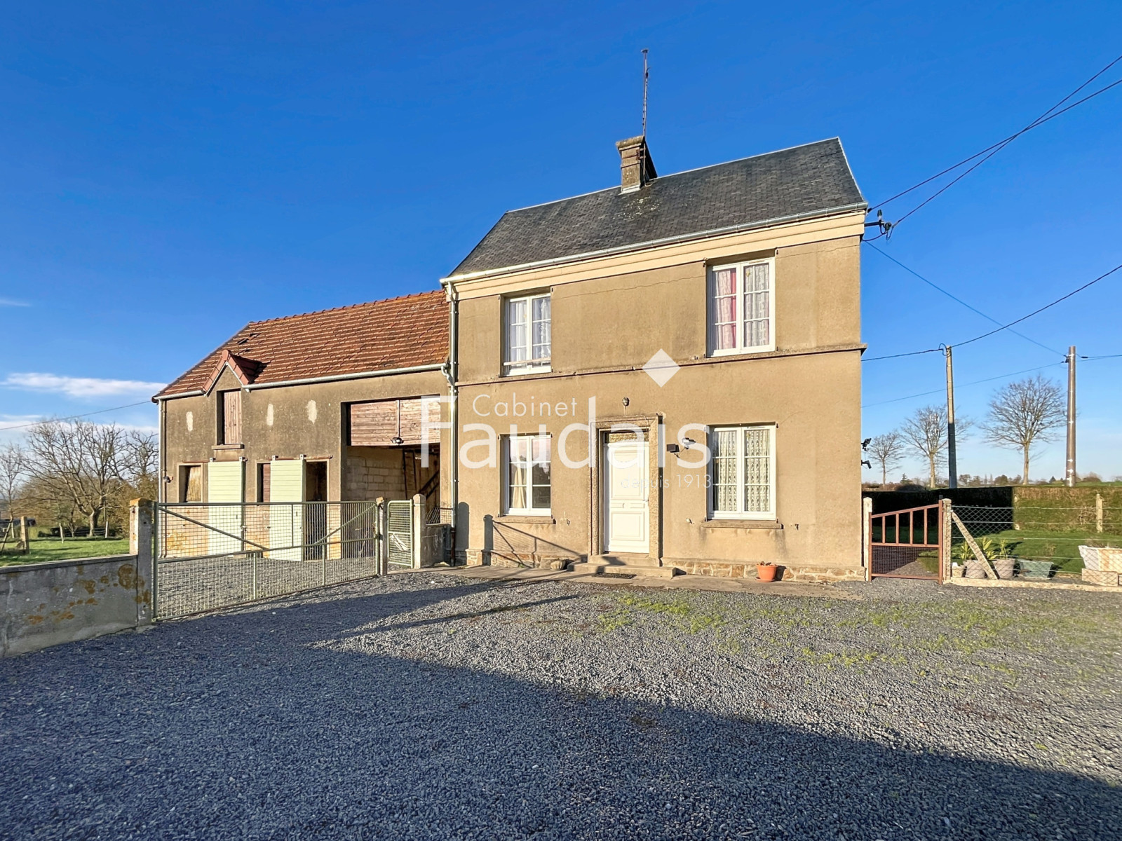 
                                                Vente
                                                 Maison avec potentiel d'agrandissement et grand terrain à 10