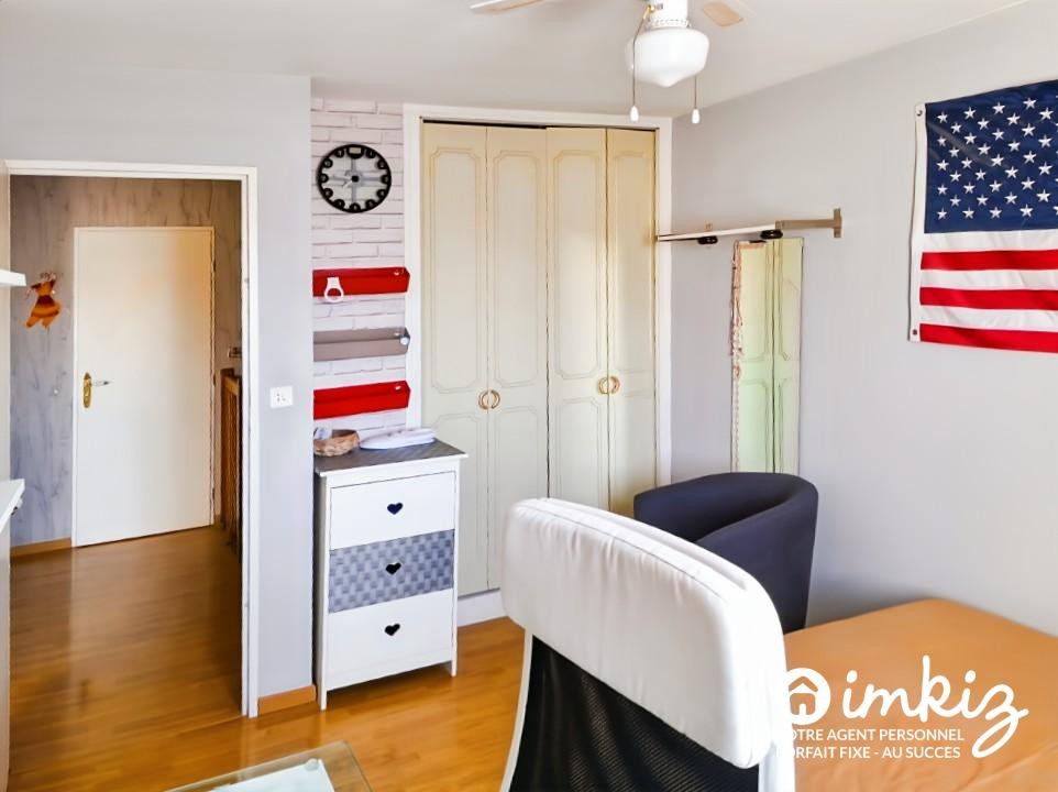 
                                                Vente
                                                 Maison avec sous-sol complet, piscine et jardin
