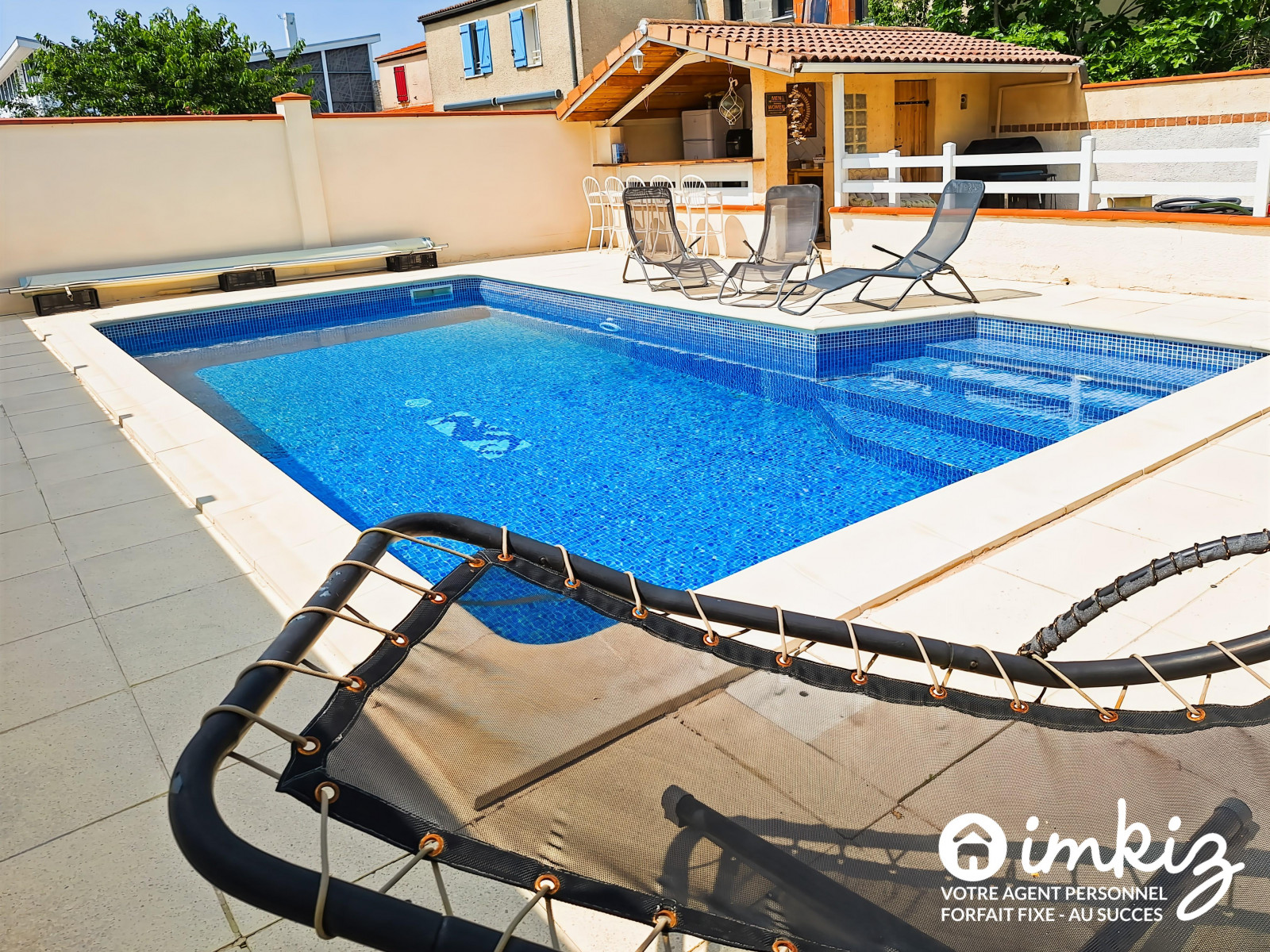 
                                                Vente
                                                 Maison avec sous-sol complet, piscine et jardin