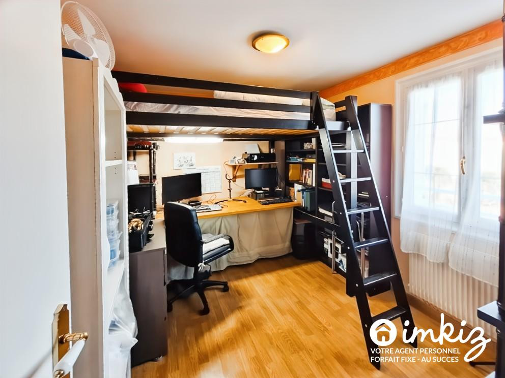 
                                                Vente
                                                 Maison avec sous-sol complet, piscine et jardin