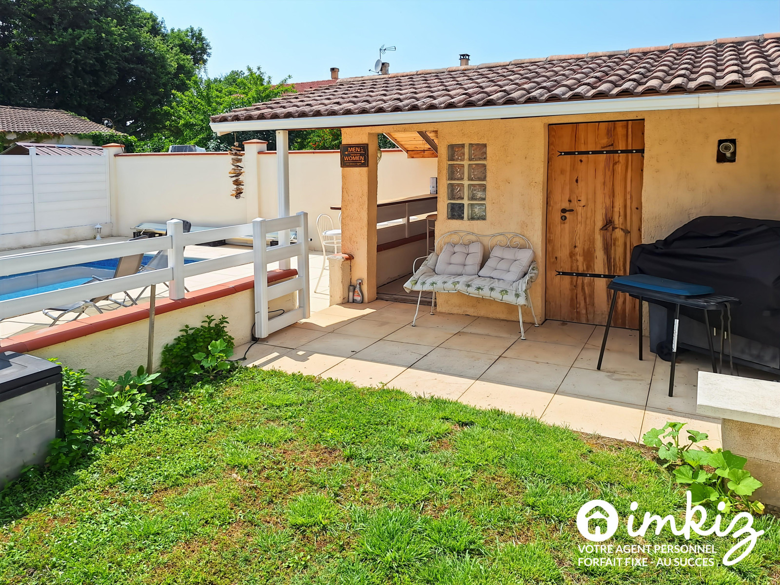 
                                                Vente
                                                 Maison avec sous-sol complet, piscine et jardin